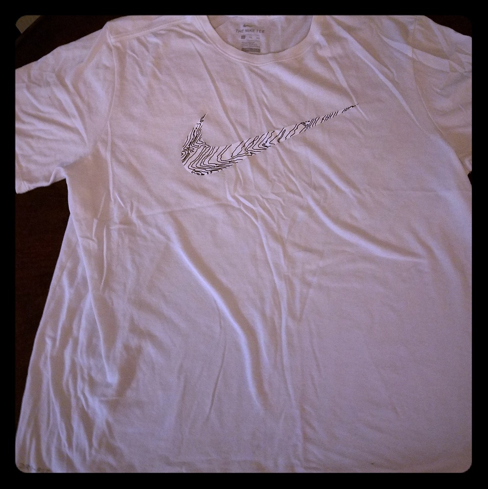 NWOT Nike Tee